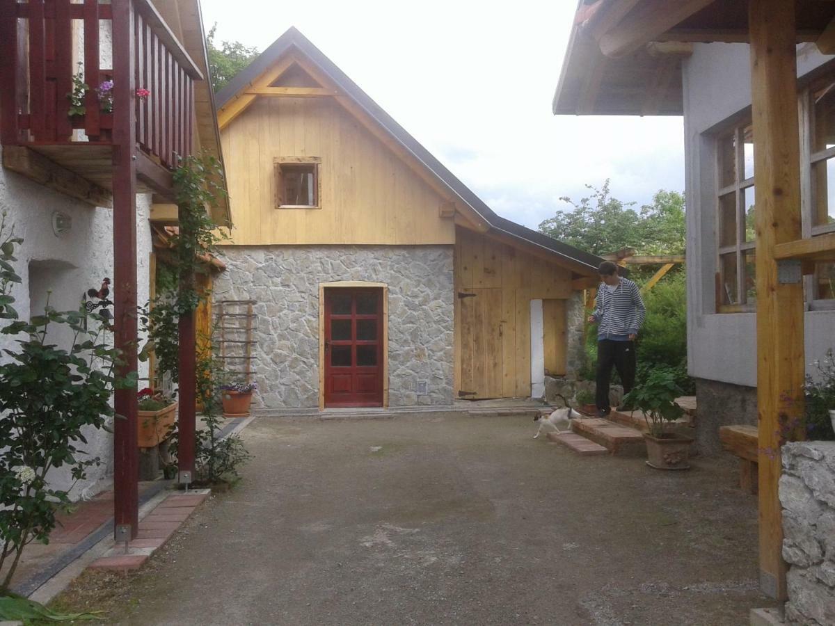 Latin Hotel Plaški Kültér fotó