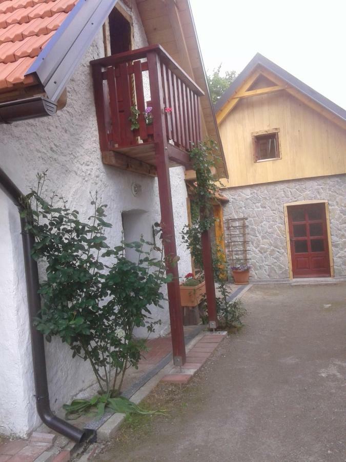 Latin Hotel Plaški Kültér fotó